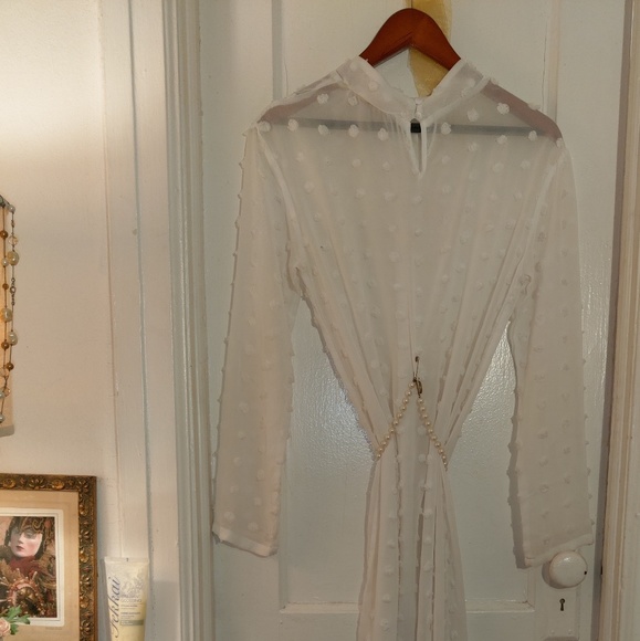 White dress - Picture 2 of 4